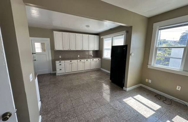 Rare 4BR Upstairs Gem – Light-Filled Over 1,400 sqft of Living Space - 40 Rutland Street, San Francisco, CA 94134 Rare 4BR Upstairs Gem – Light-Filled Over 1,400 sqft of Living Space - 40 Rutland Street, San Francisco, CA 94134