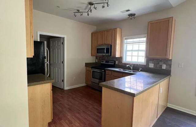 Room in 2 Bedroom Home at Claret Ln photos photos