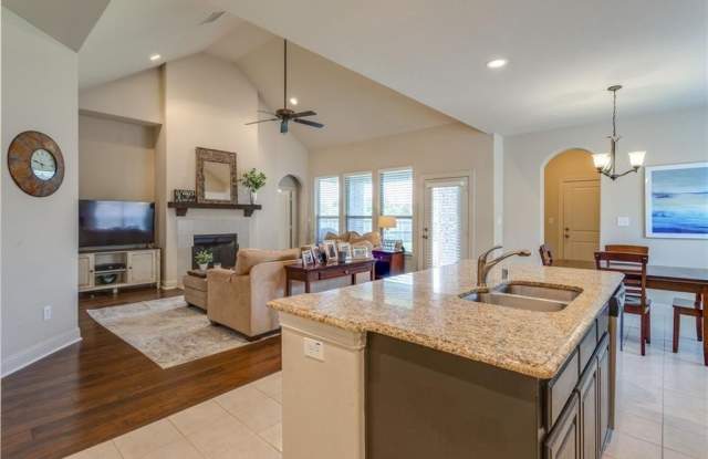 2810 Lakefield Drive Gallery 3