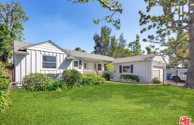2536 Roscomare Rd photos photos