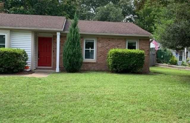 1013 S White Oak Court Gallery 2