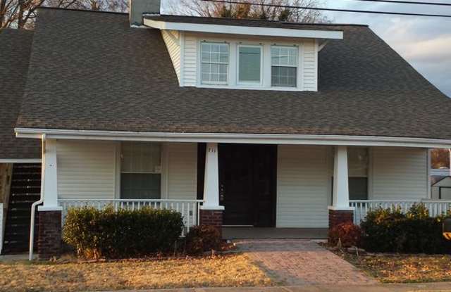 Maryville 37804 - COMING SOON! Available September 1, 2025 - Single story 2 bedroom (3rd possible,) 1.5 bath home with hardwood floors - Contact Karen Robertson 865-454-7626 photos photos
