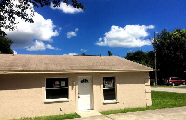 Conveniently Located 3BR/1BA Dade City Triplex NO APPLICATION FEE! photos photos
