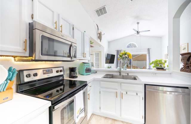 1321 WHITEWOOD Way Gallery 3