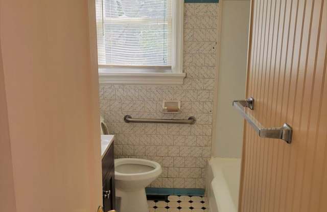4 Bedroom/1 Bath Cape Cod near RIR Gallery 4