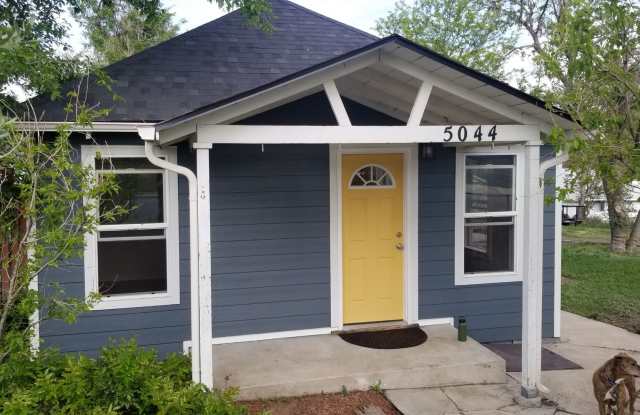 Cozy 2 Bed 1 Bath Bungalow in Denver's Globeville Neighborhood photos photos Cozy 2 Bed 1 Bath Bungalow in Denver's Globeville Neighborhood photos photos