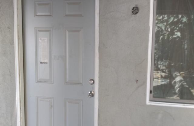 2 bedroom 1 Bath apartment available now - 1212 North Green Street, Hanford, CA 93230