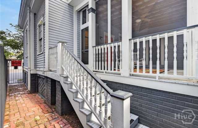 902 Barnard Street Gallery 3