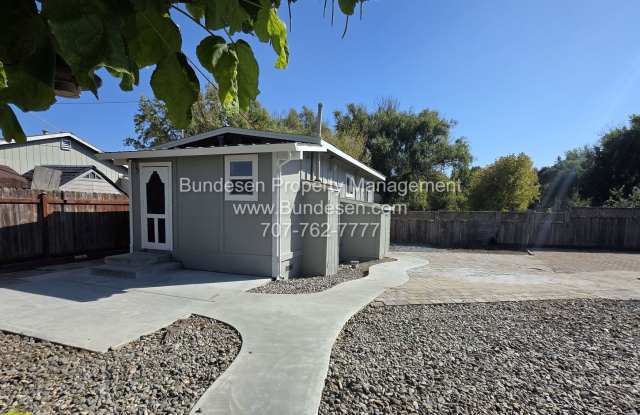 Darling 1 bedroom/1 bath ~ 5107 Hutchinson Road, Sebastopol photos photos