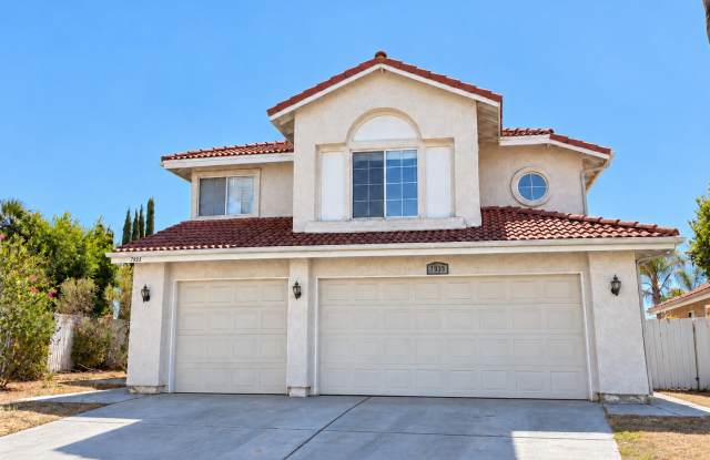 Spacious 4-Bedroom Home with Backyard in Mira Mesa Gallery 1