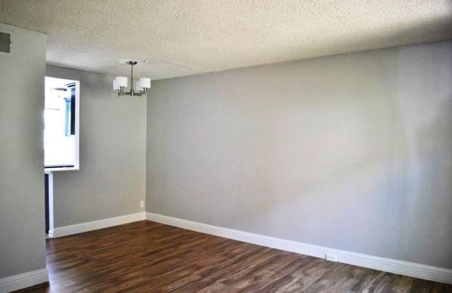 Beautifully renovated 1 Bedroom Apartment in a quiet courtyard setting! photos photos