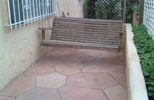 MONTERY HEIGHTS CNM/UNM DARLING 2 Bedroom 1 Bath House with Garage Gallery 2