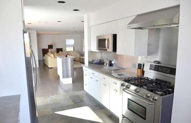 6513 Avondale Drive Gallery 4