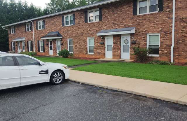 Townhouse Apartment FOR RENT in the Heart of Kernersville - 502 South Cherry Street, Kernersville, NC 27284