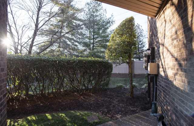 138 Hillsboro Pl Gallery 2