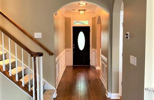 8112 Lynwood square Gallery 2