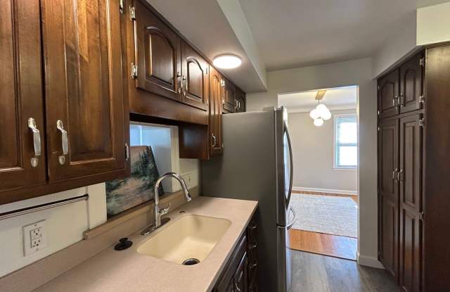 Spacious Colonial For Rent in Lyndhurst photos photos