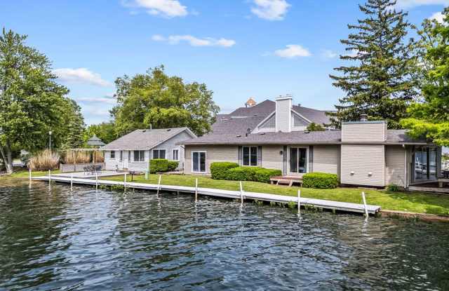 Winter Getaway at Lake Wawasee - 3 Br Ranch style home near Oakwood! Gallery 3