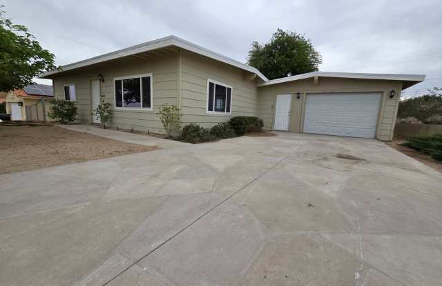 Darling Bungalow with New Flooring! photos photos