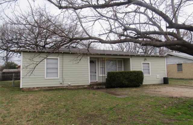803 Saddle Road - 803 Saddle Road, White Settlement, TX 76108