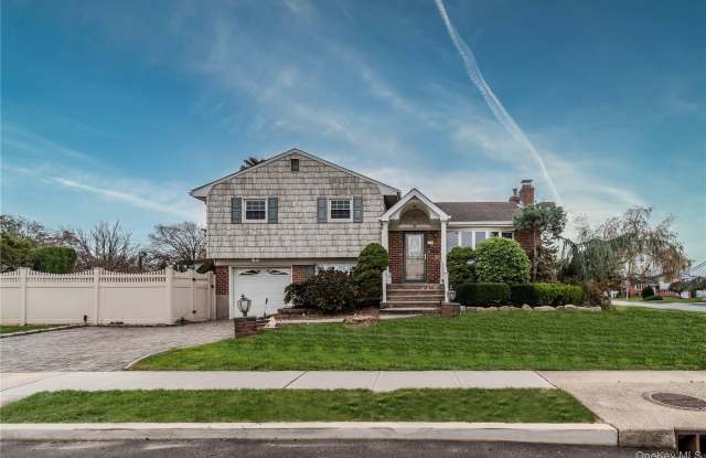 15 Albany Street - 15 Albany Street, Hicksville, NY 11801