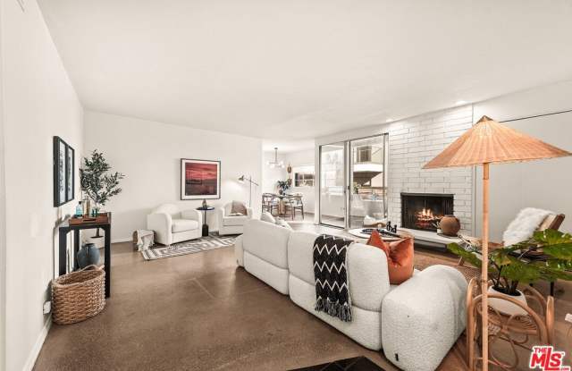 8401 Fountain Ave photos photos