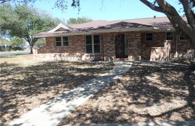 136 Granby Place - 136 Granby Place, Portland, TX 78374