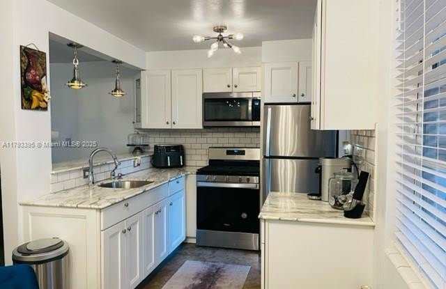 1698 Jefferson Ave photos photos