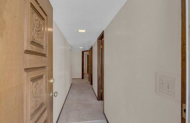 1637 North Fairway Drive Gallery 2