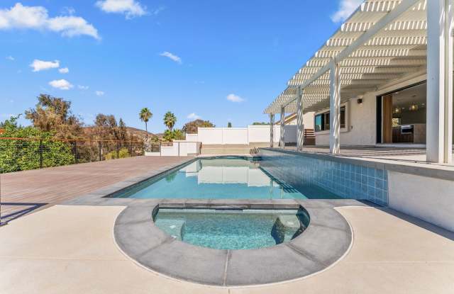 Fully Remodeled 5BR/3BA San Carlos Home with Pool, Spa & Fire Pit Gallery 3