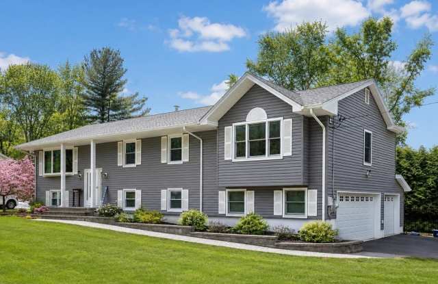 6 Hemlock Lane Gallery 2