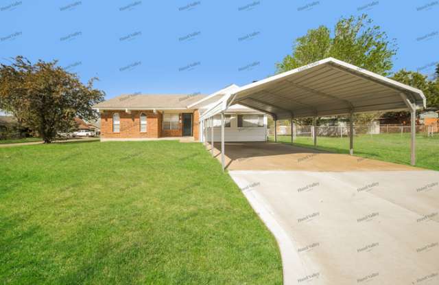 1001 Northwest 7th Street - 1001 Northwest 7th Street, Moore, OK 73160