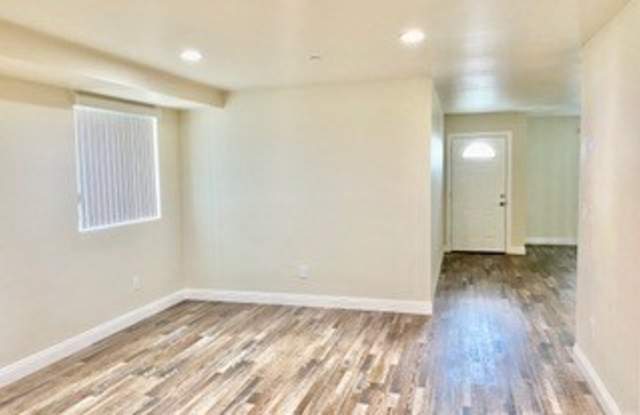 1121 W 61st Place Gallery 4