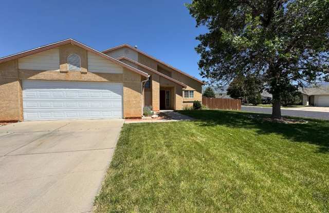 Move-In Bonus - 4 Bedroom - 2 bath - Single Family Home in a Great Location! photos photos
