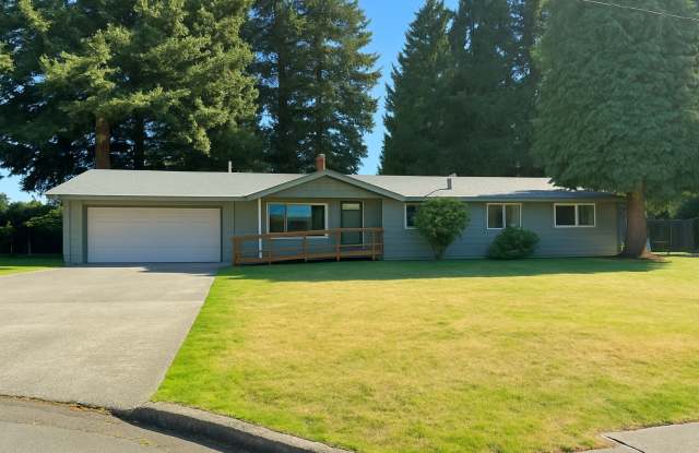 4 bed rambler in HUGE lot photos photos