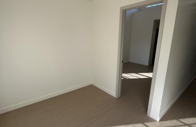 1126 West Elliot Road photos photos