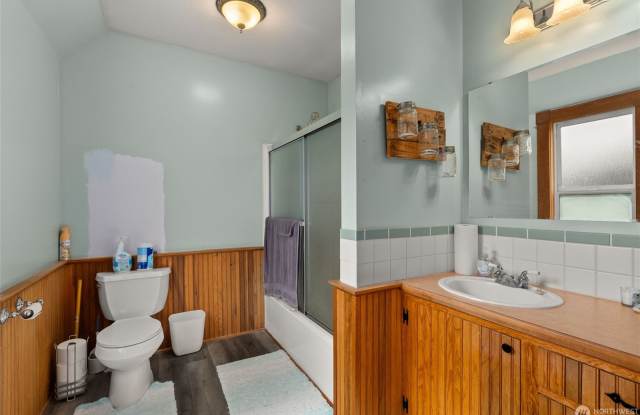 722 East Cowlitz Street Gallery 3