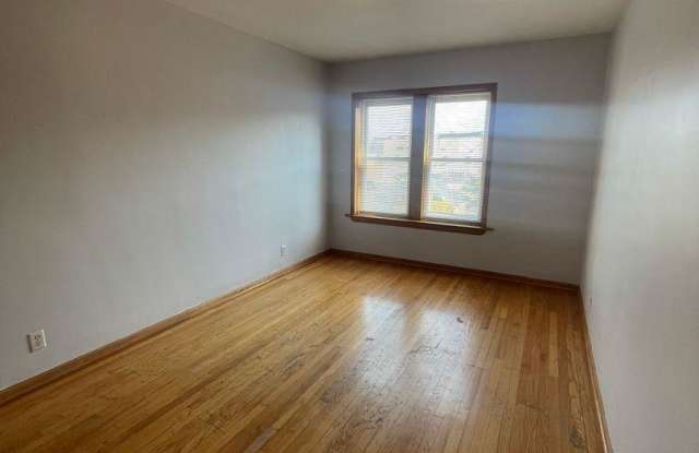 4024 West Montrose Gallery 4