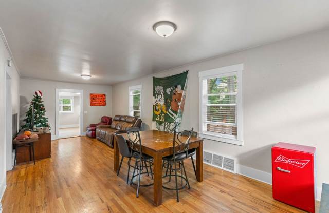 Students Welcome! Move-In Ready 4-Bedroom Home Near CSU Gallery 3
