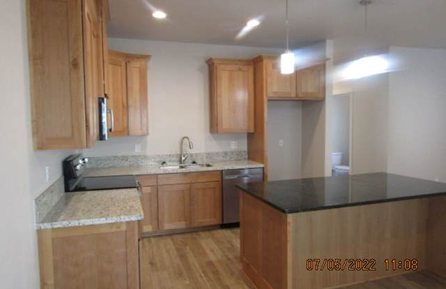 Beautiful Newer 3 bedrooms 2.5 Bathrooms Home in Talent OR Gallery 4