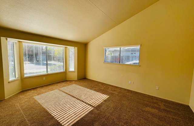 Three Bedroom Two Bath Duplex In Downtown Morgan Hill Gallery 3