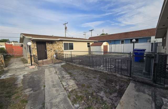 882 NW 26th Ave photos photos