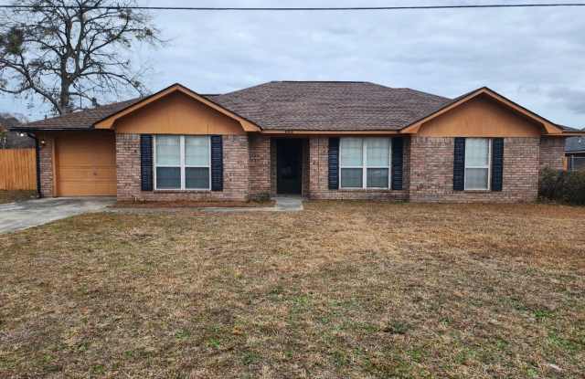 908 Primrose Ln photos photos