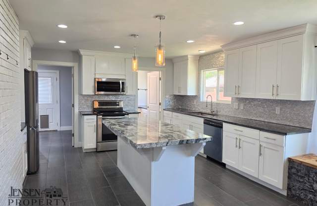 7 Bedroom Home in Bloomington photos photos 7 Bedroom Home in Bloomington photos photos