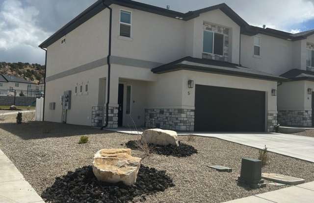 Beautiful upgraded end unit! 3 bedroom, 2.5 bathroom townhome in Cedar City! Gallery 1