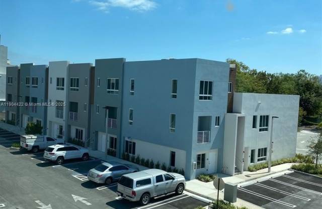 2561 NE 193rd St photos photos