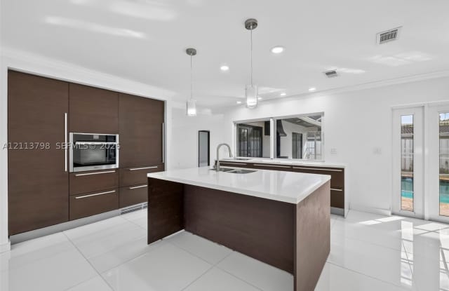 4720 Bayview Dr Gallery 4