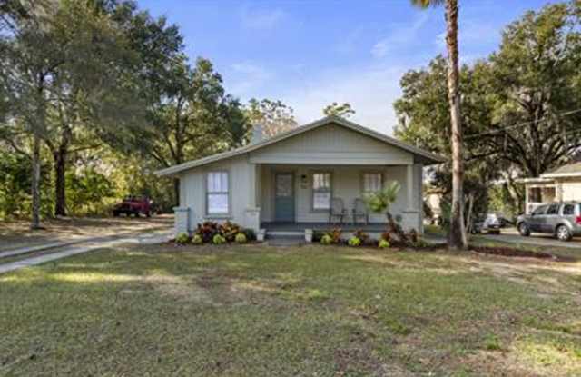 Charming 3-Bedroom Home in Historic Eustis! photos photos