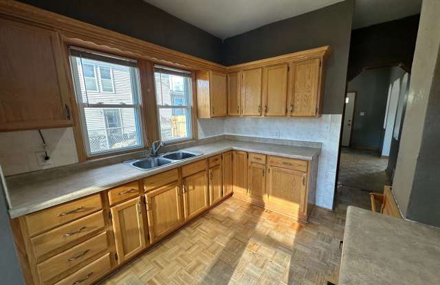 3 bed, 1.5 bath home for rent - 522 Baltimore Street, Waterloo, IA 50702