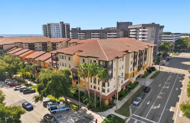 2BR/2BA Condo in The Madison, located in the Waterfront District of downtown St. Petersburg. Gallery 3